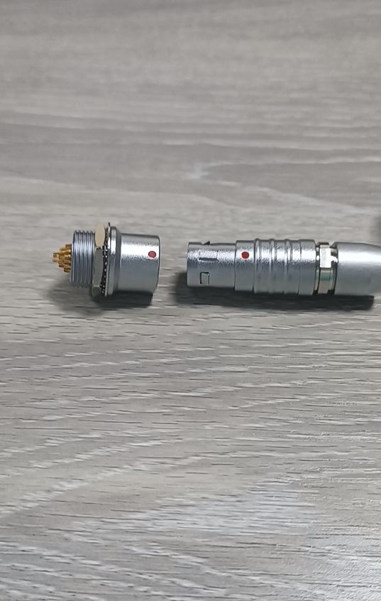 直式热插拔金属自锁航空插头